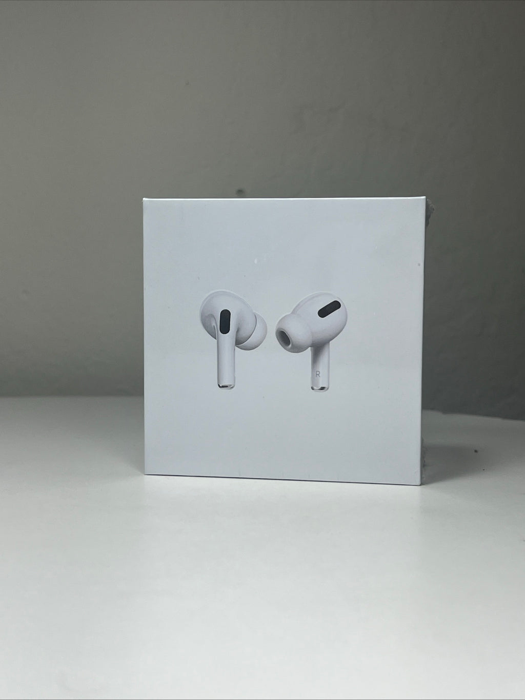 New Apple AirPods Pro with Wireless Charging Case - White
