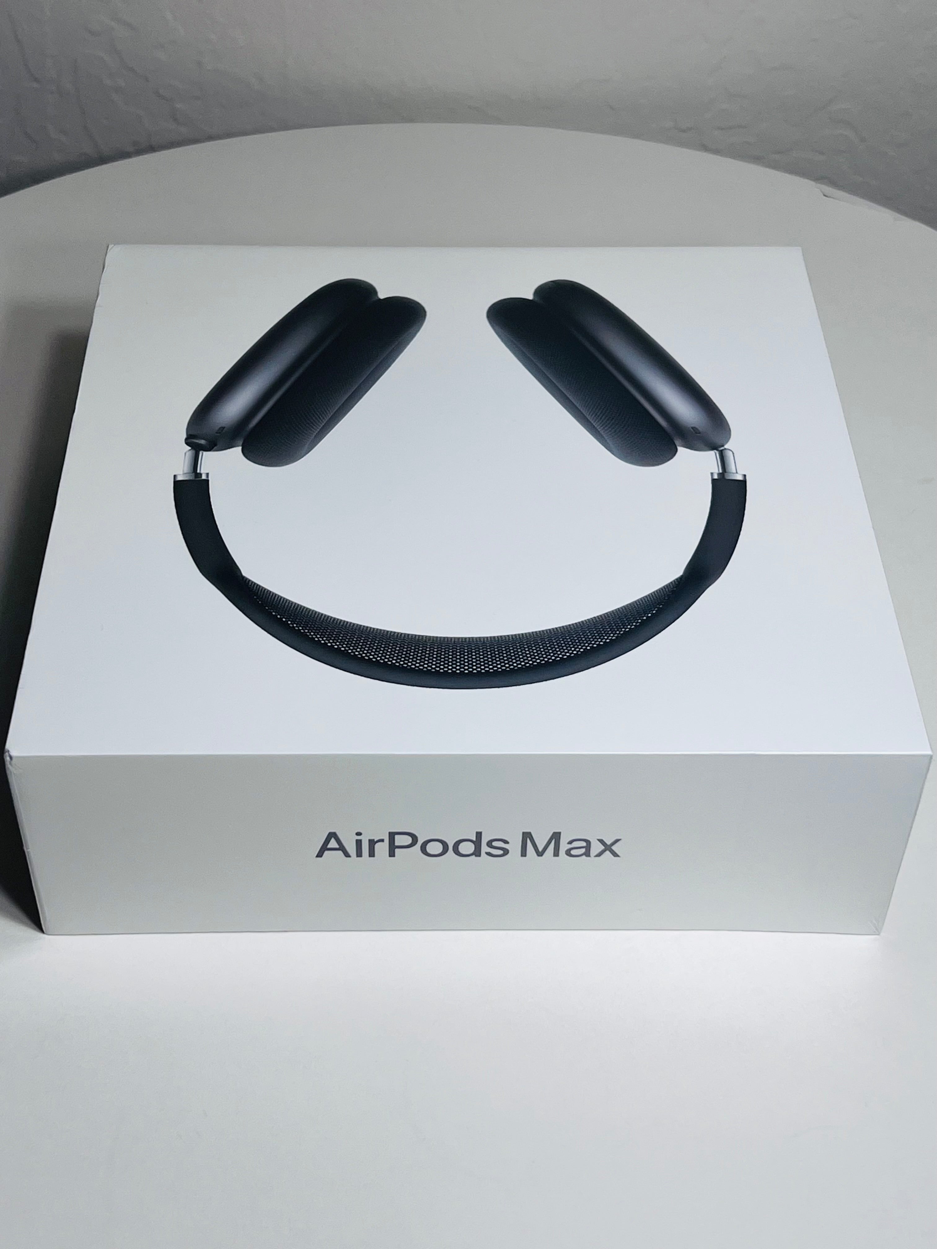 New Apple AirPods Max Bluetooth Headphones MWW43AM/A Noise Midnight 2025 USB-C