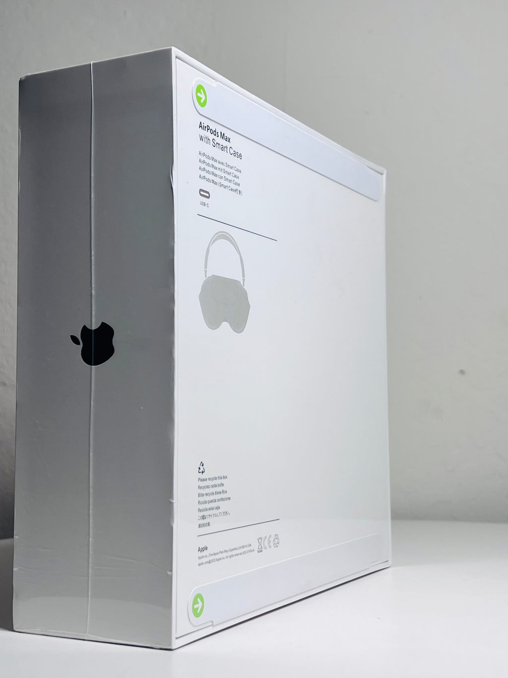 New Apple AirPods Max Bluetooth Headphones MWW43AM/A Noise Midnight 2025 USB-C