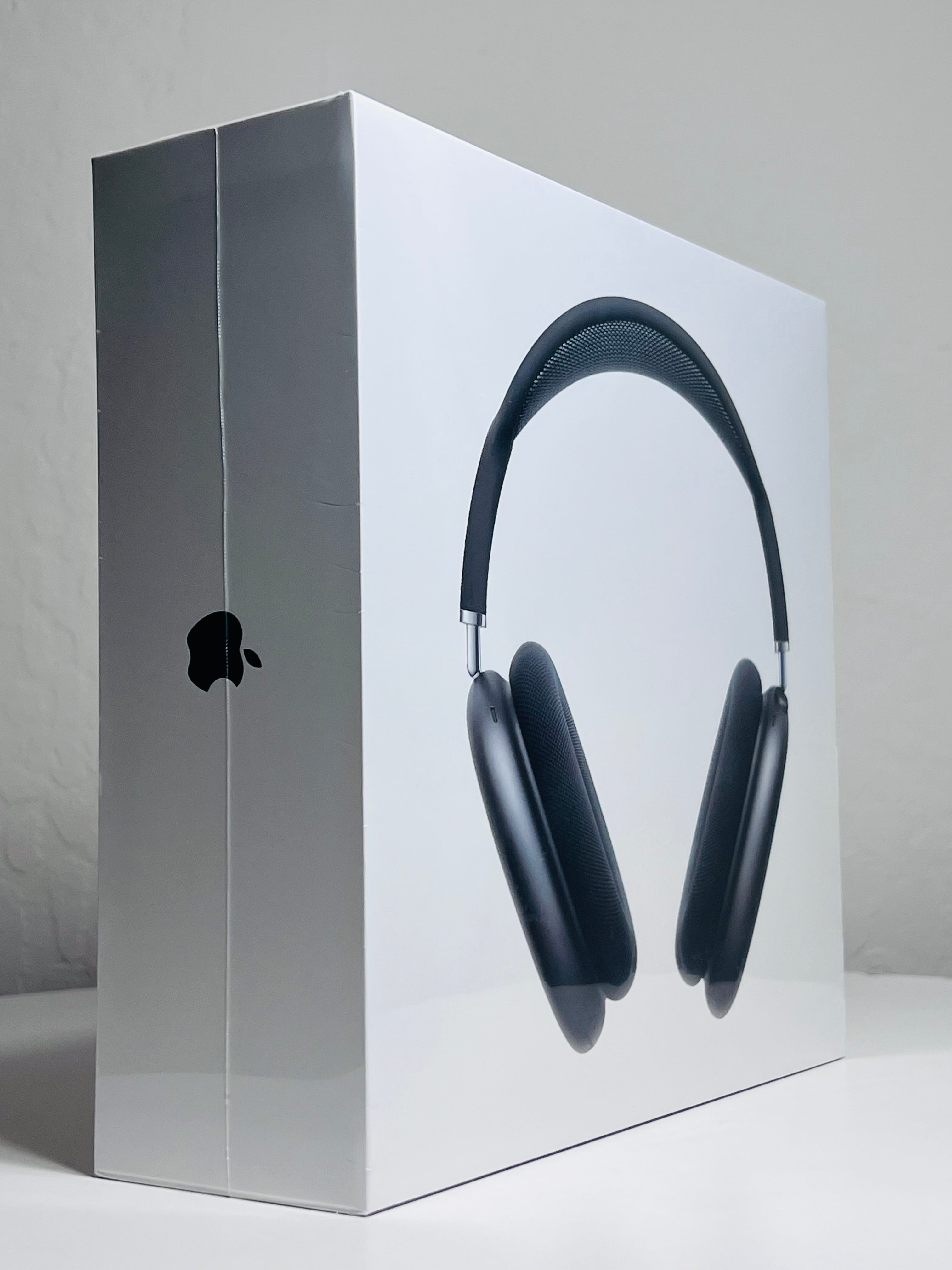 New Apple AirPods Max Bluetooth Headphones MWW43AM/A Noise Midnight 2025 USB-C