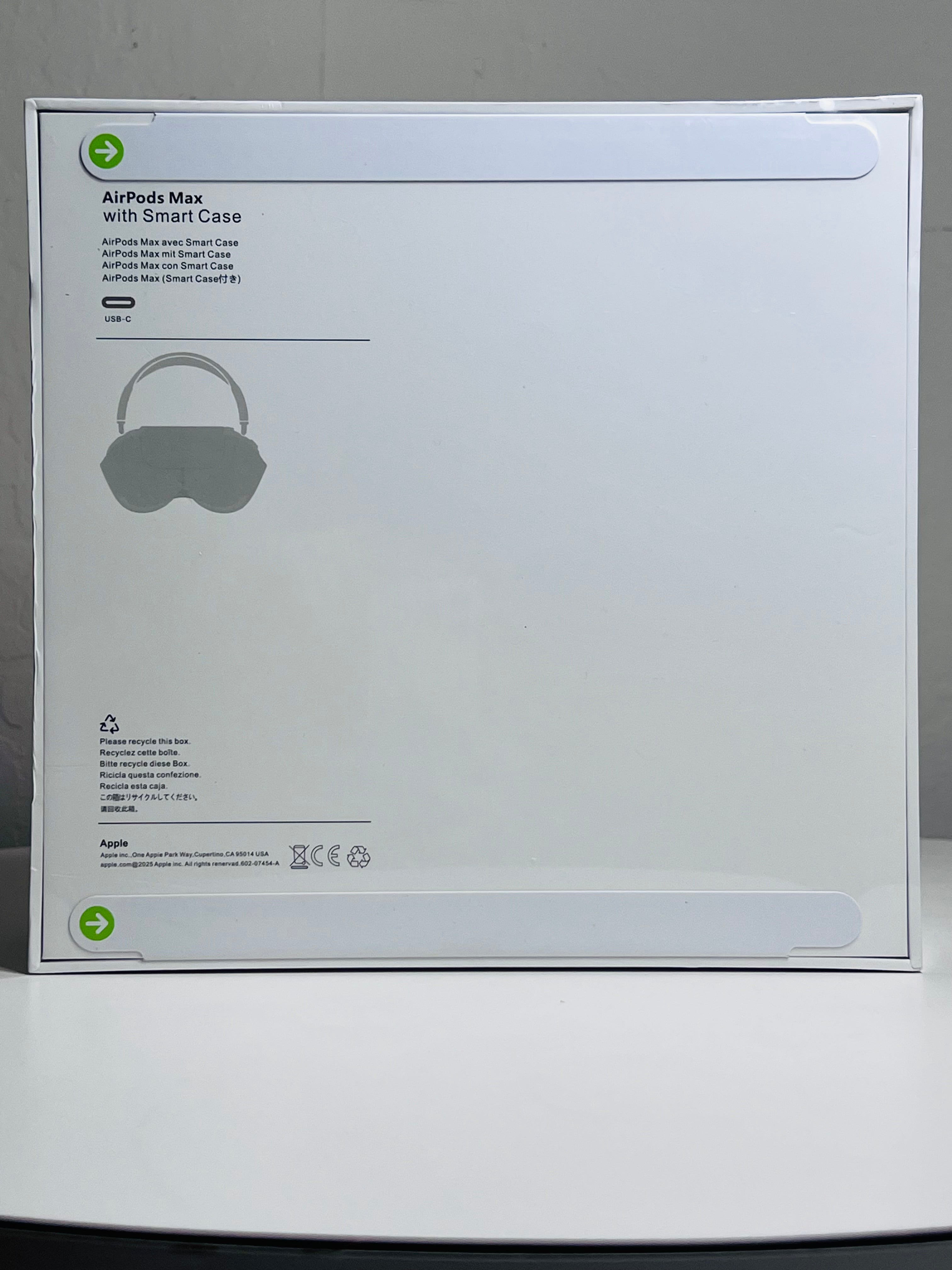 New Apple AirPods Max Bluetooth Headphones MWW43AM/A Noise Midnight 2025 USB-C