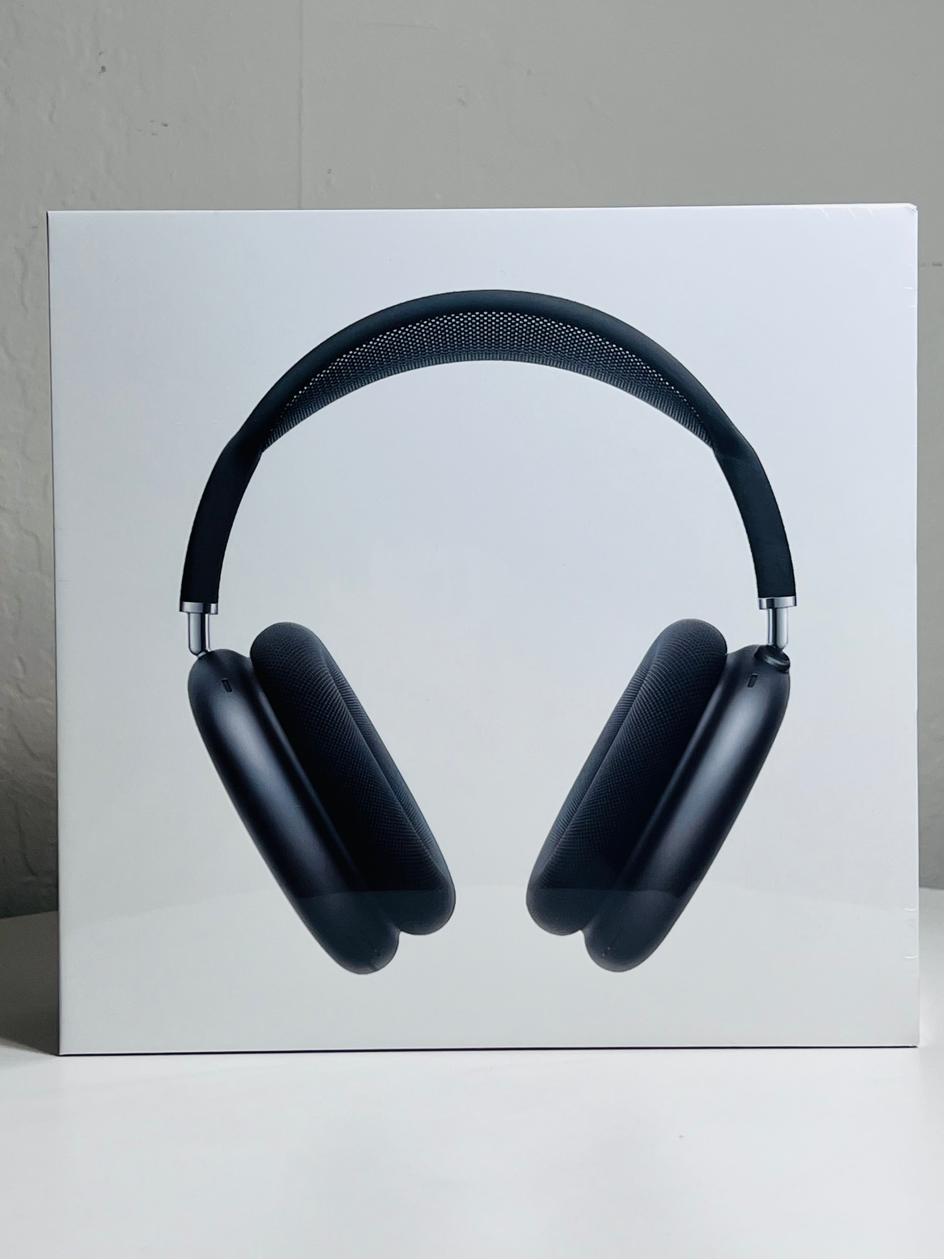 New Apple AirPods Max Bluetooth Headphones MWW43AM/A Noise Midnight 2025 USB-C